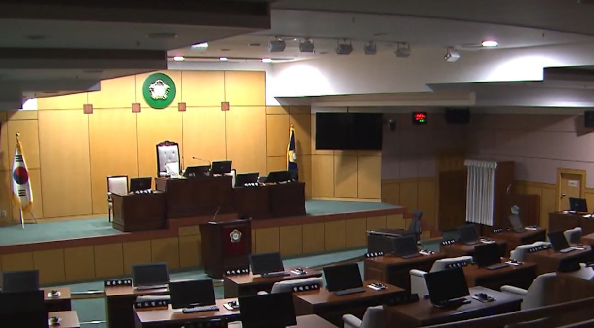 거대 양당 지방선거 뒷전.. '후보 검증' 차질 불가피