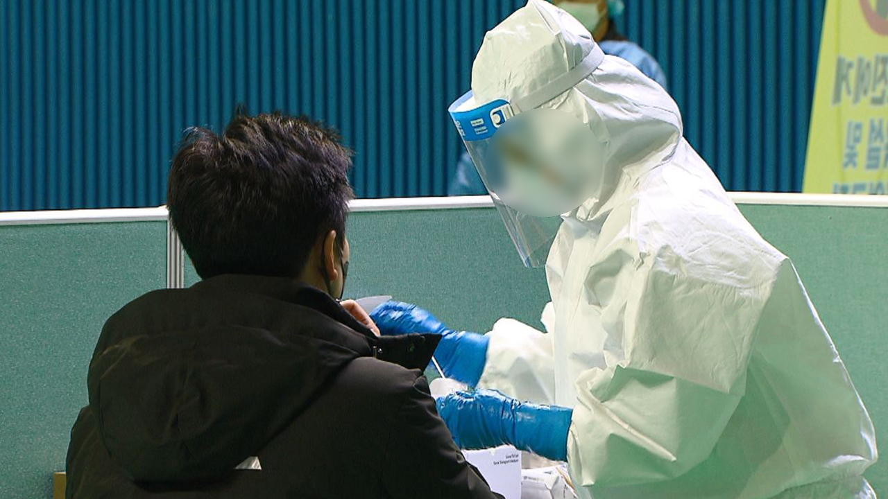 어제 전북도내 확진자 수 1만 5,048명..재택치료 6만 명 육박