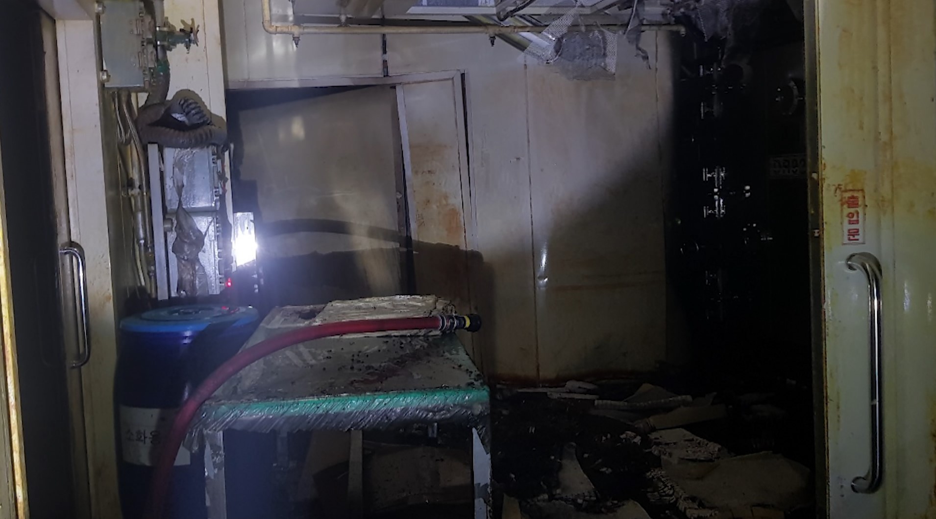 완주 화학소재 생산 공장서 화재..50분 만에 완진