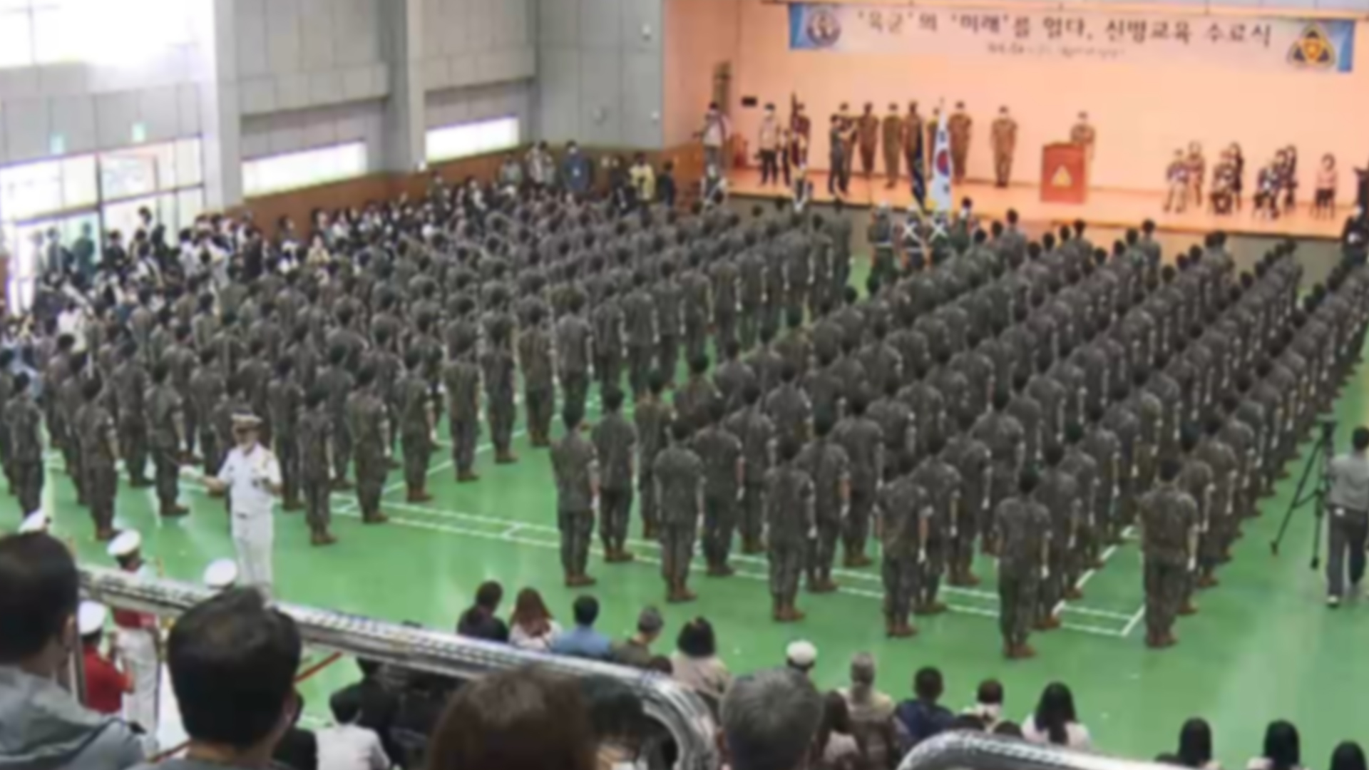 '3년 만에 가족 초대'..오랜만에 대면 수료식