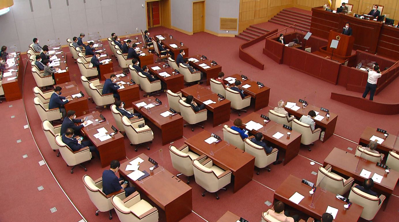 제도 나아졌지만.. '자질 논란'에 오점