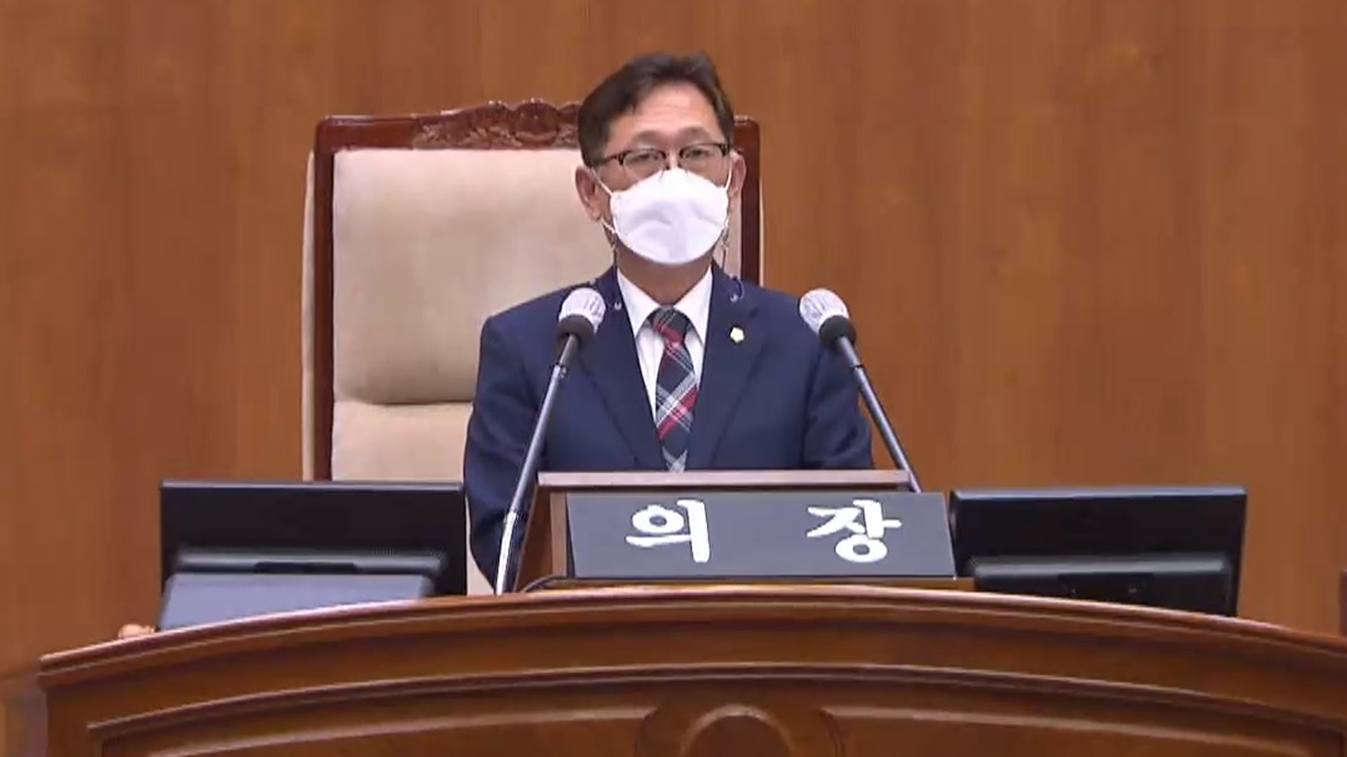 윤리위 자청한 이기동 시의장..하나마나 경징계?
