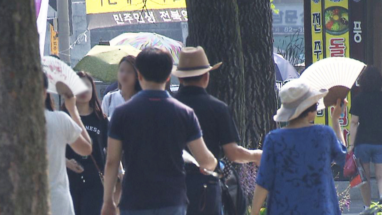 연휴 사흘째 문화공간 북적, 고속도로 소통 원활