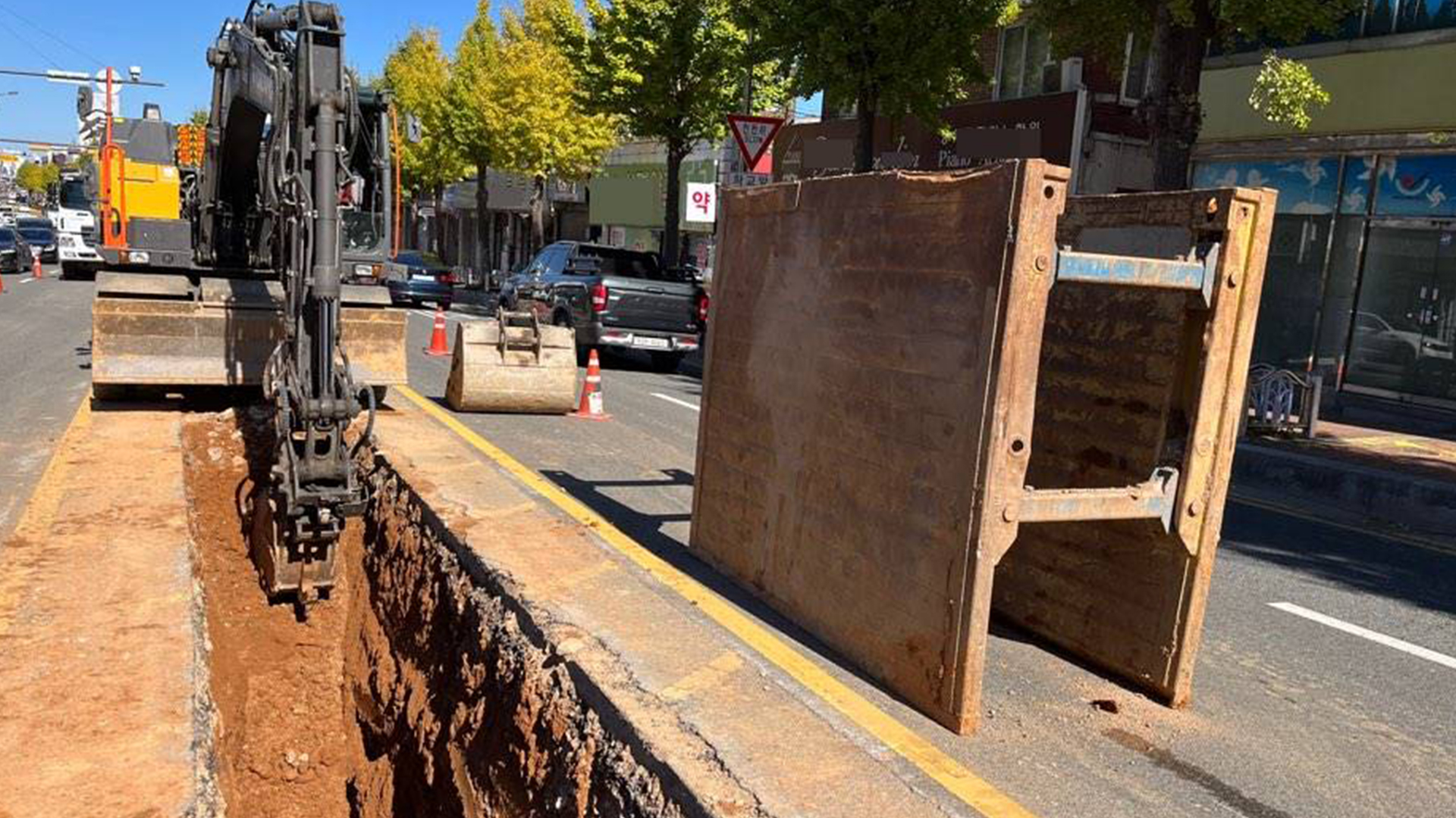 군산 하수관로 공사현장서 60대 노동자 매몰.. 결국 사망
