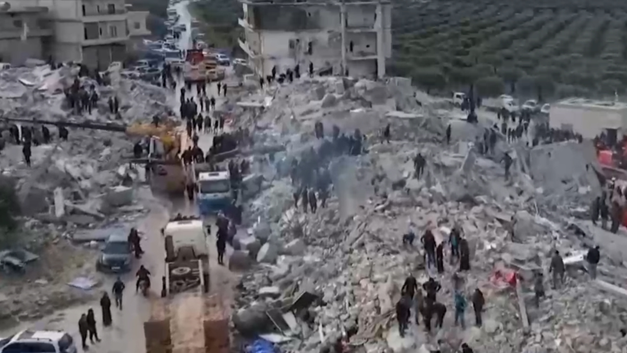 튀르키예 대지진 '사망자 3만 명' ..후원 물품 보내려면