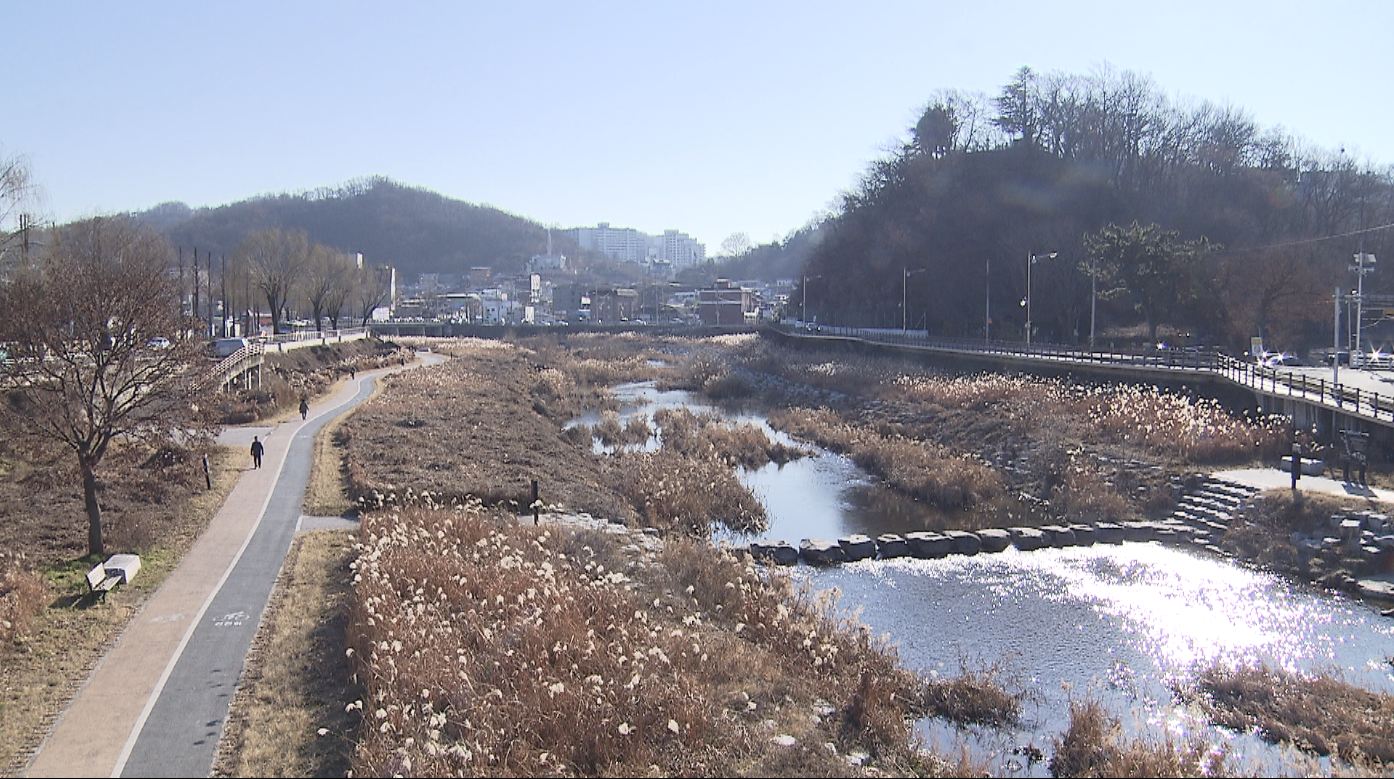 무주 건조특보 발효..낮 기온 26도까지 올라