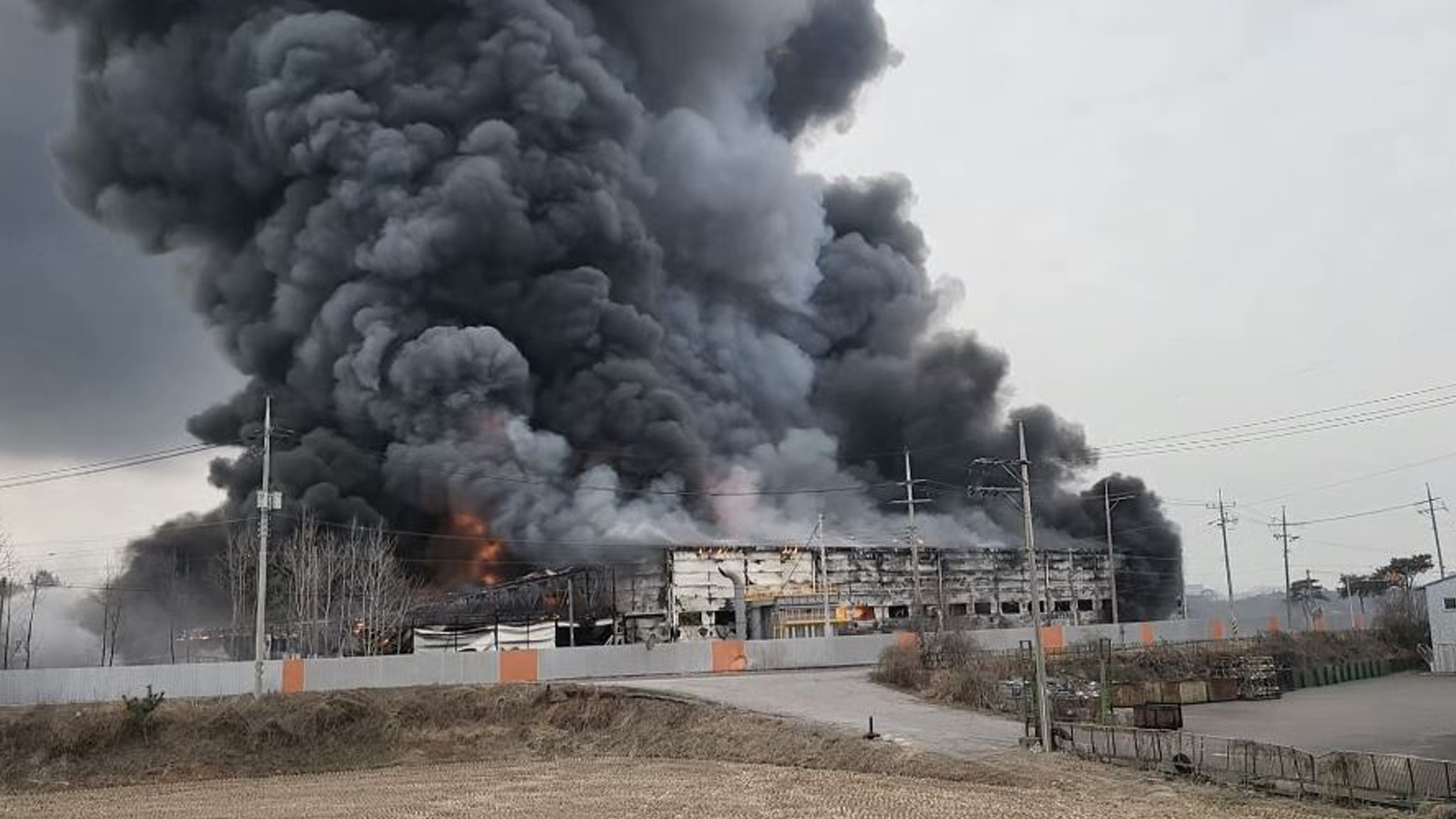 김제 스티로폼 공장에서 화재..