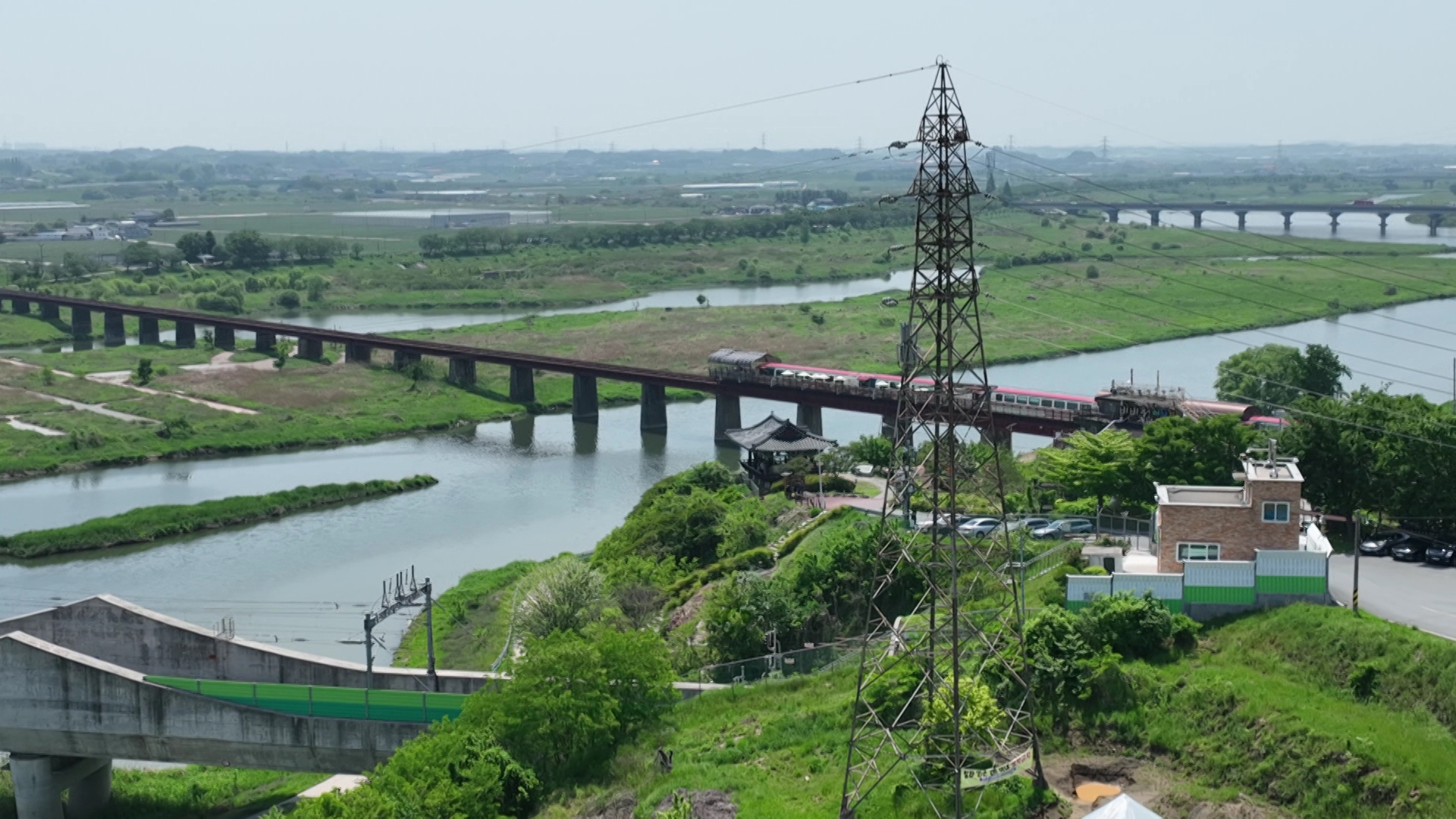 삼례 비비정 방치된 폐배전 철탑 철거..경관 개선 기대