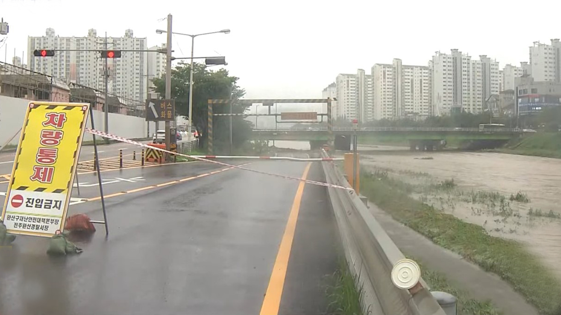 [전북날씨] 400mm '물 폭탄'.. 산사태 특보 확대