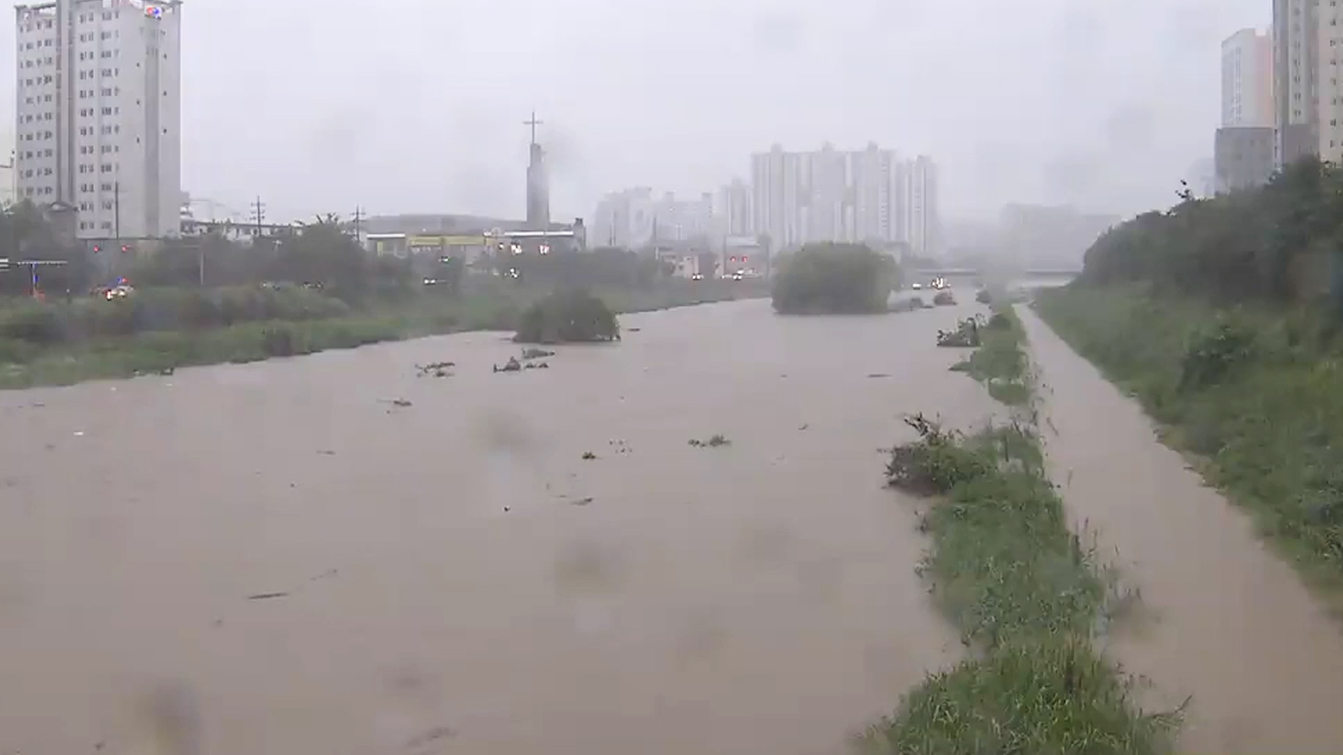 [전북날씨] 도내 전역 호우경보..모레까지 100~200㎜, 최대 300㎜
