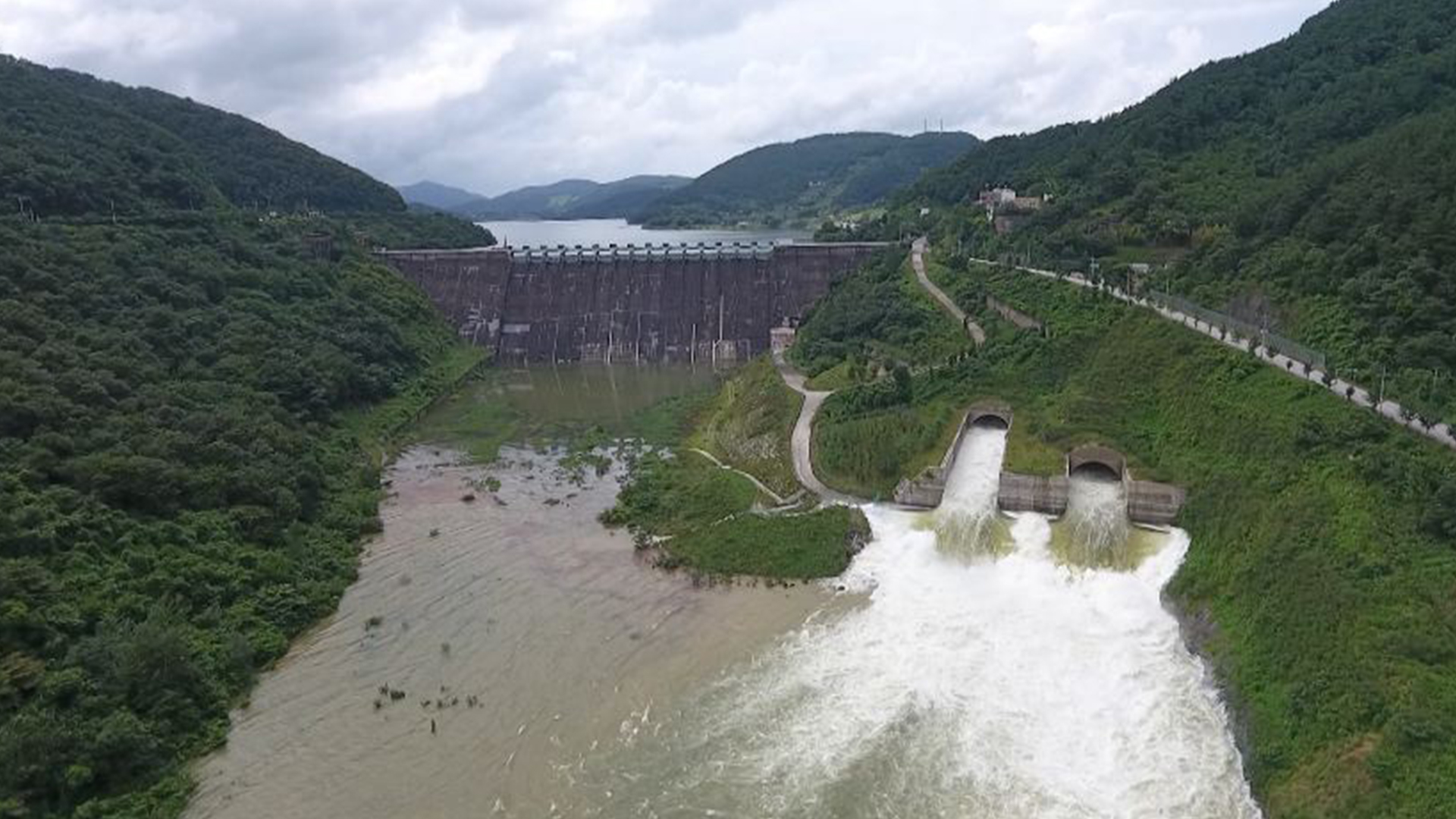 섬진강댐 초당 3백 톤 방류 개시..하류 주민 주의 당부