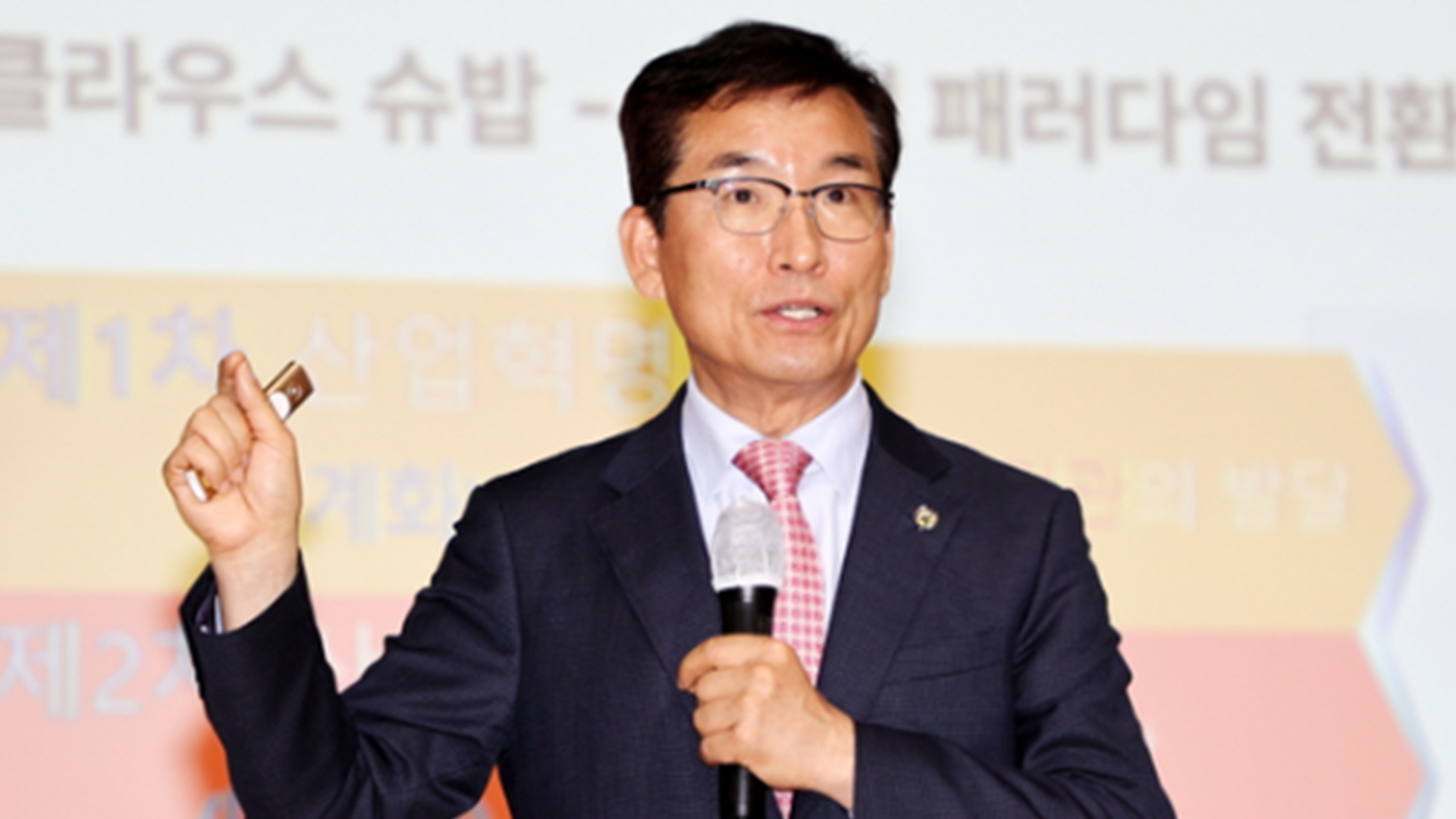 '교사는 예비살인자' 충북교육감..논란 일자 