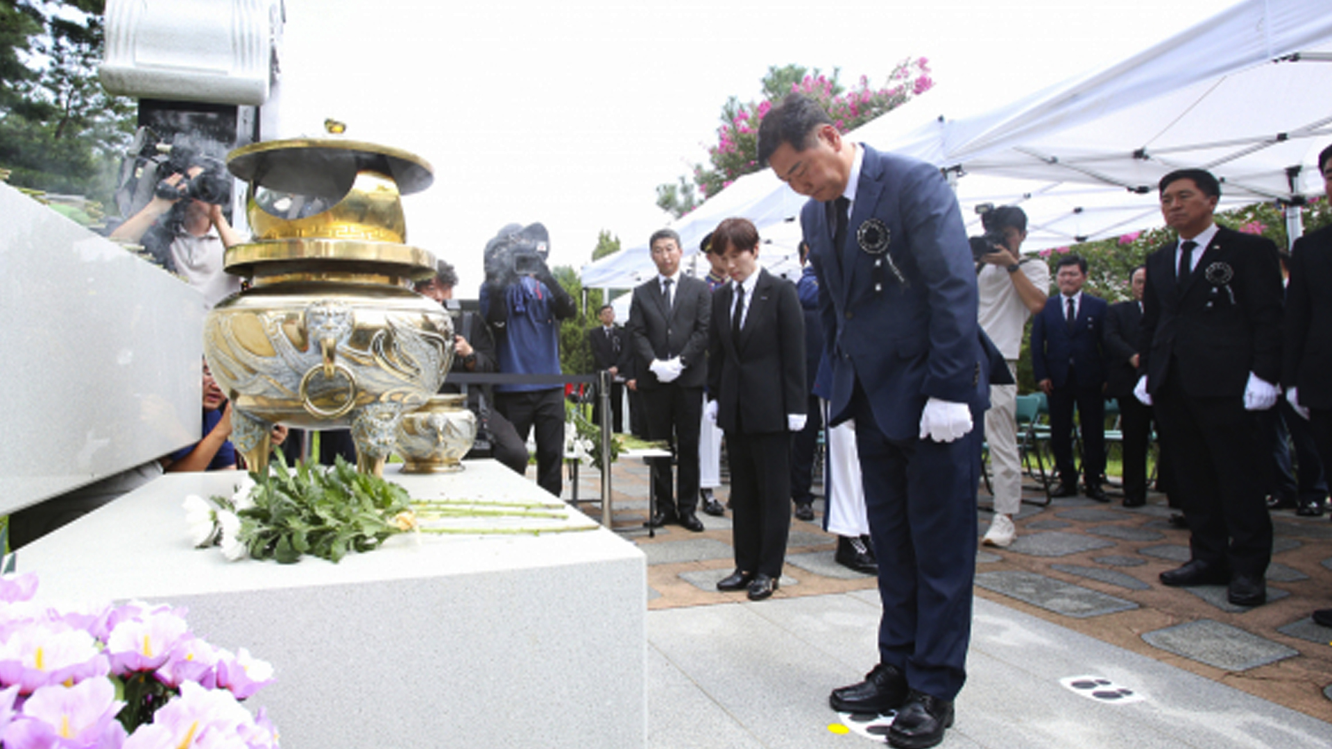 김관영 전북지사, 고 김대중 전 대통령 14주기 추모
