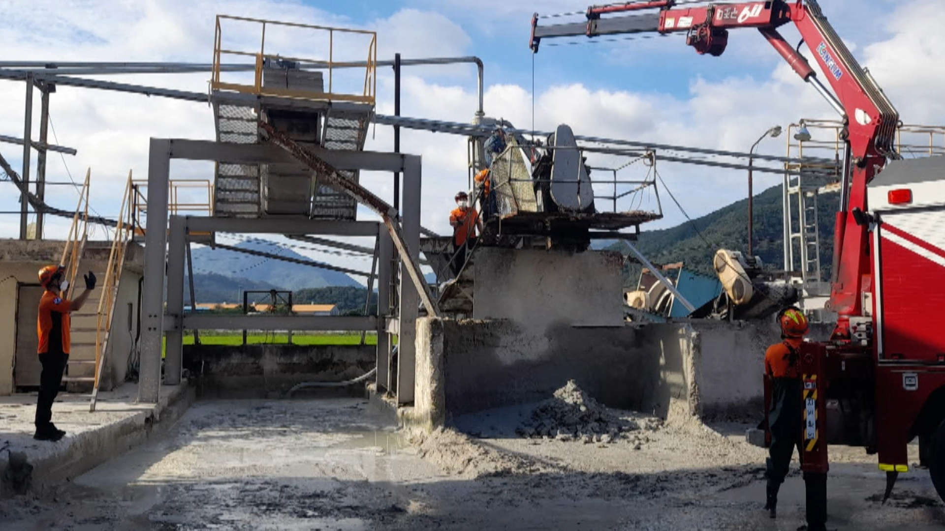 완주 레미콘 업체서 50대 노동자 스크류에 끼어  숨져