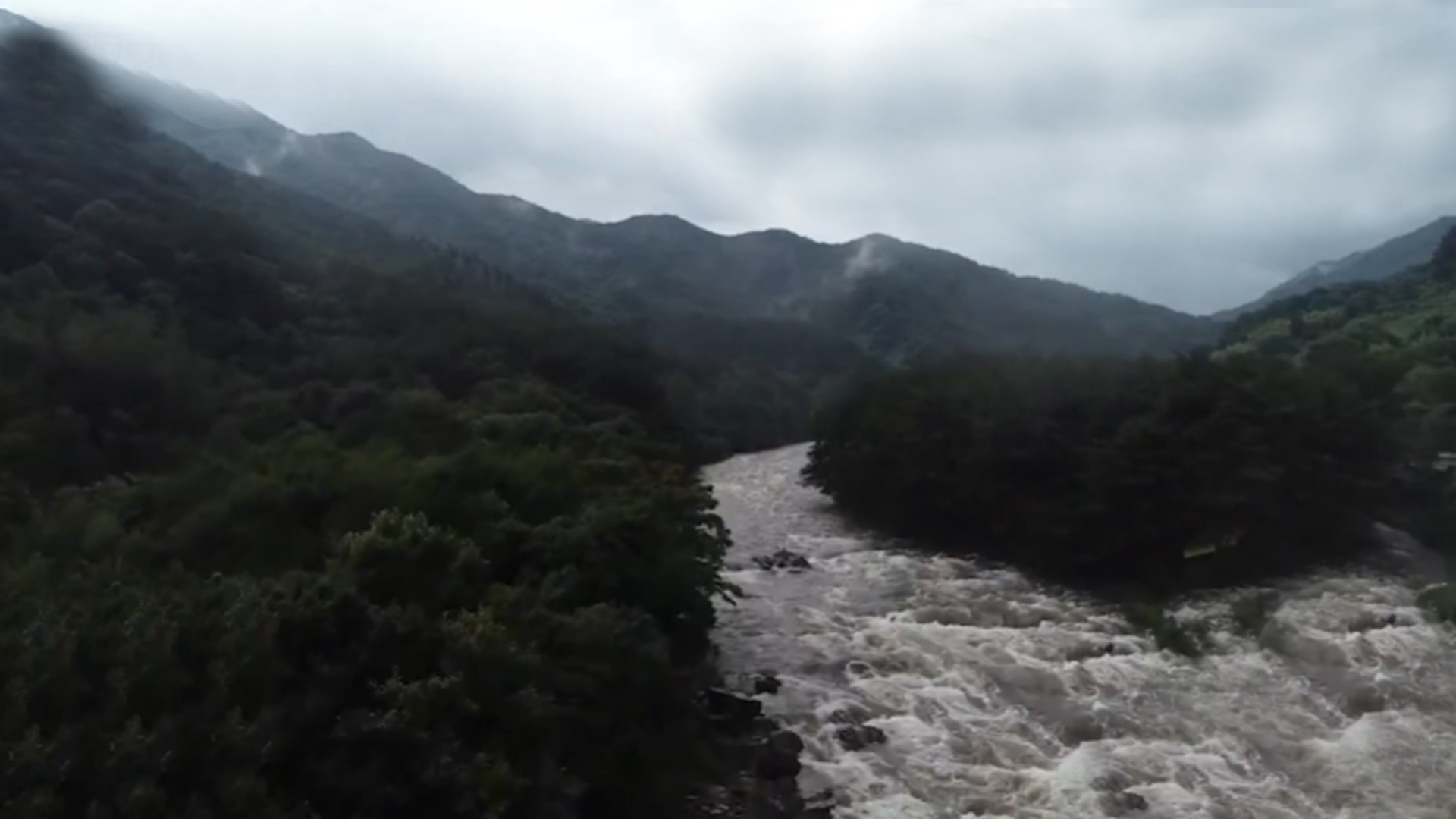 동부 산악권에 비 집중..남원 뱀사골 265mm