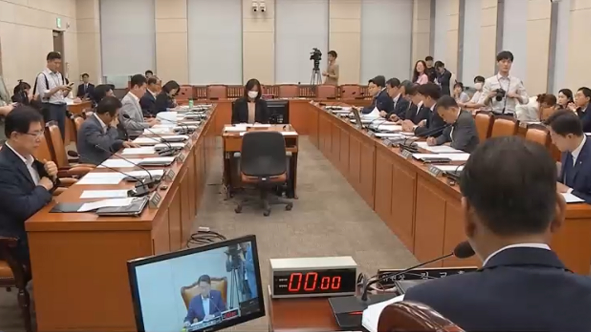 잼버리 논란 국회 행안위 현안질의 파행..국민의힘 불참