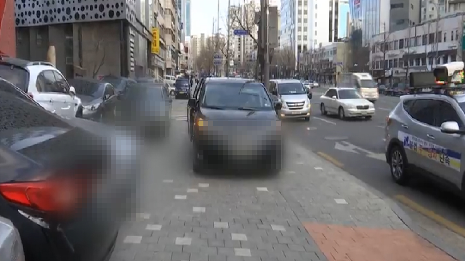“오늘부터 인도에 주차하면 과태료”.. 계도기간 끝나고 단속 시작