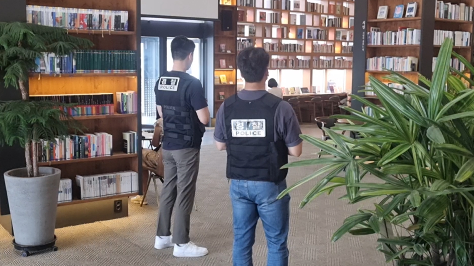 잇따른 폭탄 테러 협박에..