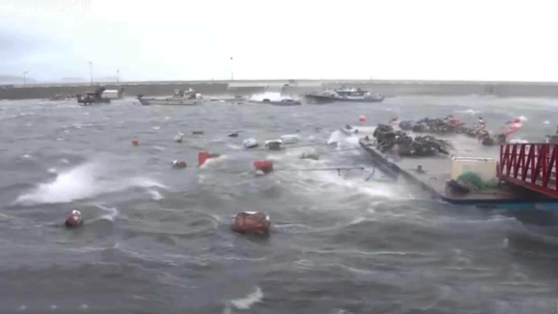 오후 3시까지 태풍 영향 계속..서해안 바람 시속 60km