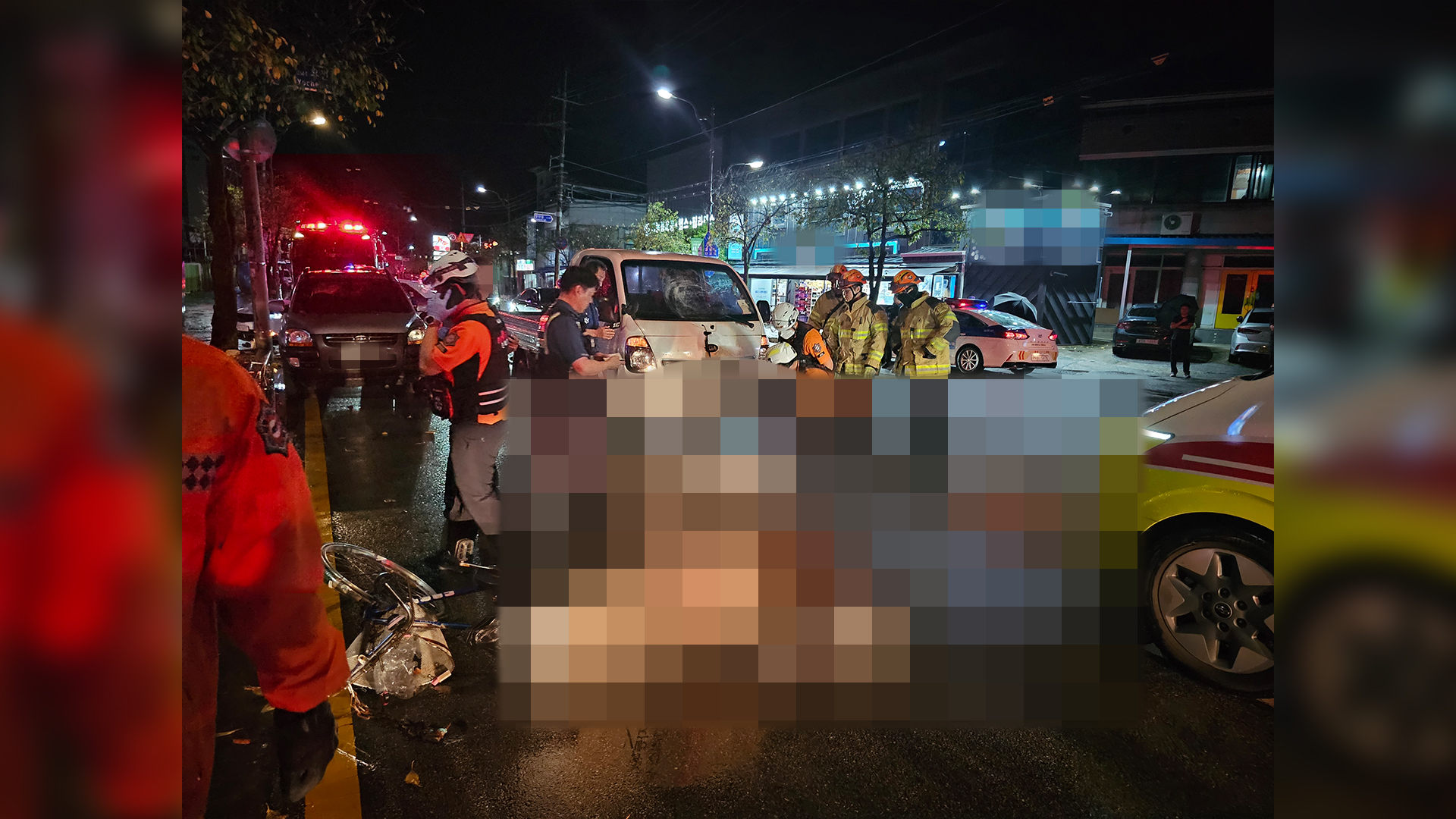 화물차가 횡단보도 건너던 2명 덮쳐..1명 사망