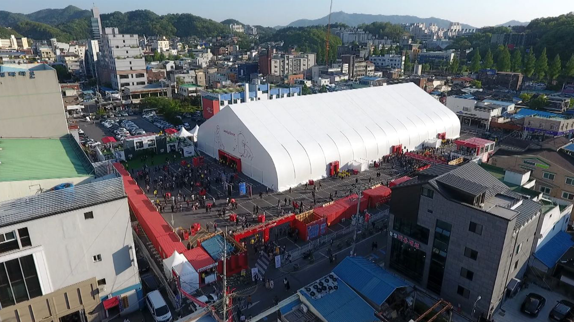 영화제 예산 '반토막'.. 