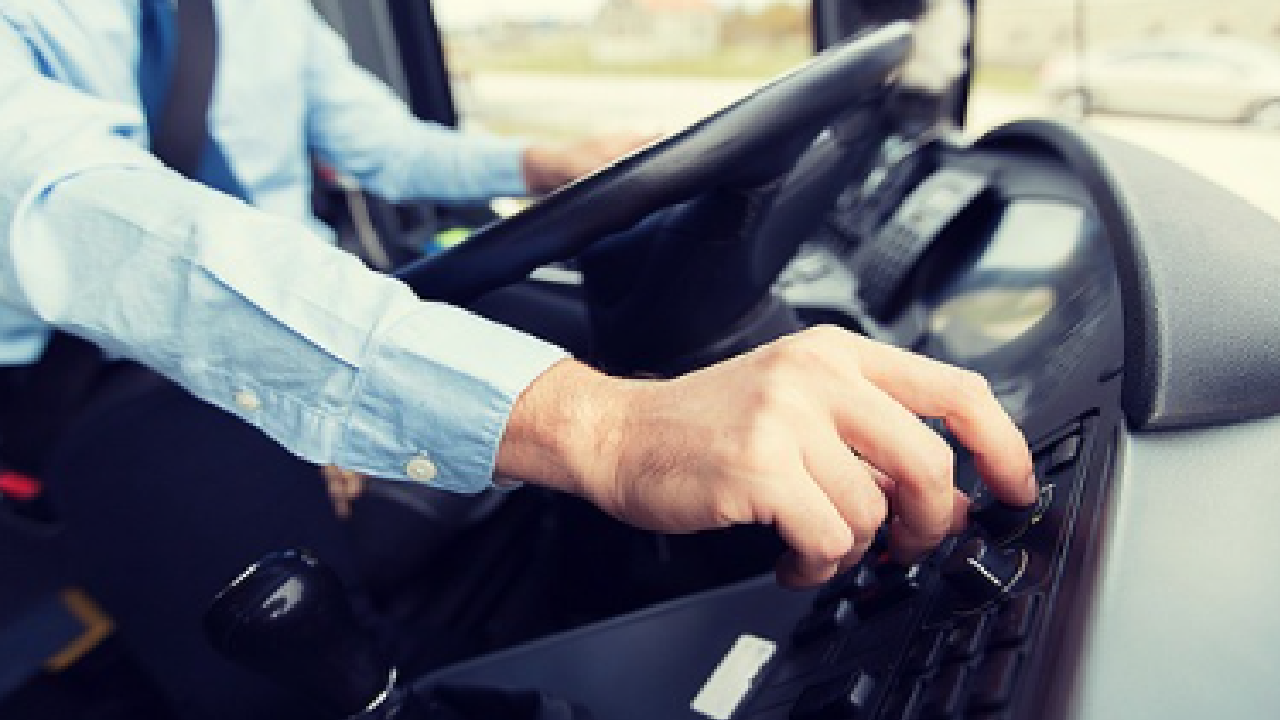 승객 태운 채 아내에게 운전 연습 시킨 시내버스 기사..