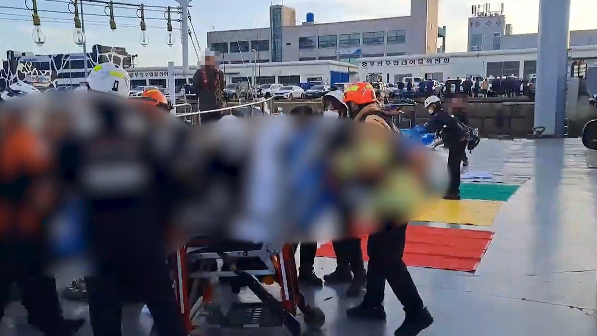전북 부안 해상서 낚싯배 전복.. 18명 중 4명 사망