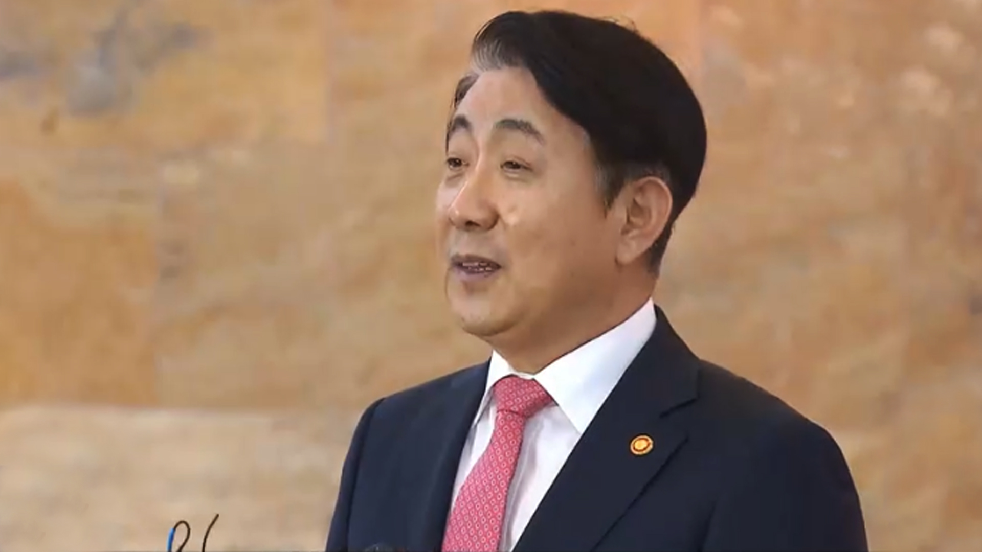 윤 대통령, 이동관 방통위원장 사의 수용..면직안 재가