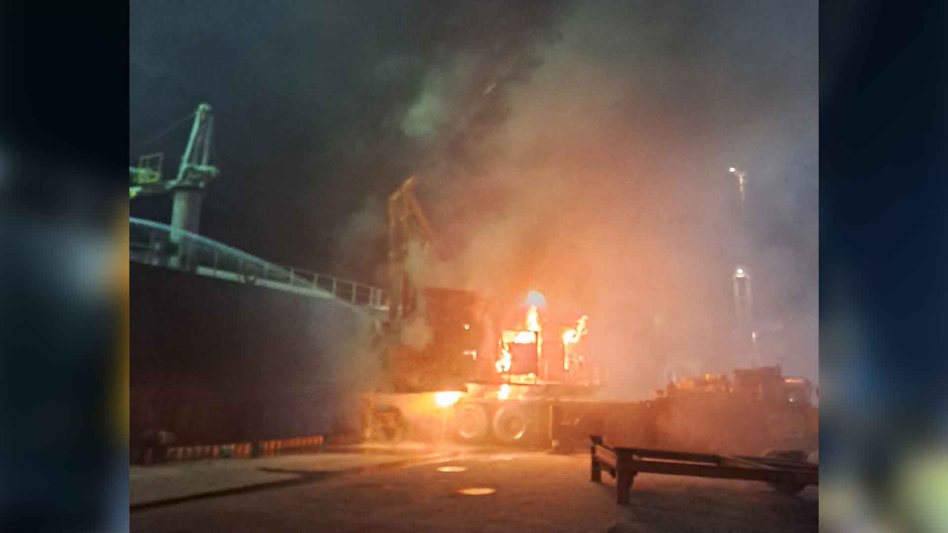 [영상] 군산항 크레인서 불..1천6백만 원 재산피해