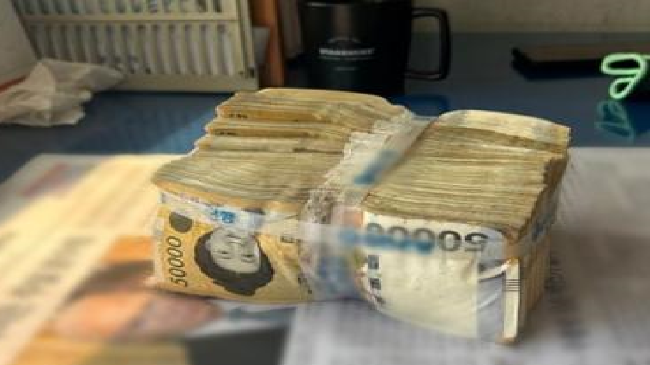 아파트 화단서 발견된 7500만 원 돈다발 주인 찾았다