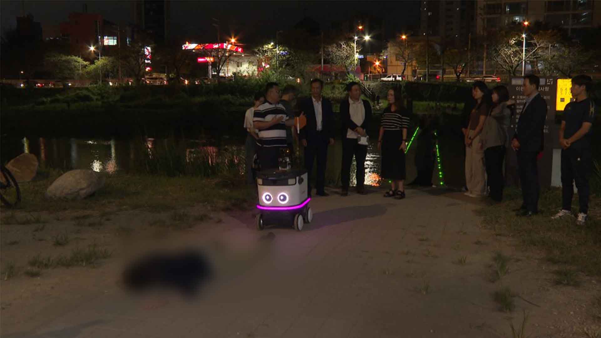 '자율순찰 로봇' 시연.. 