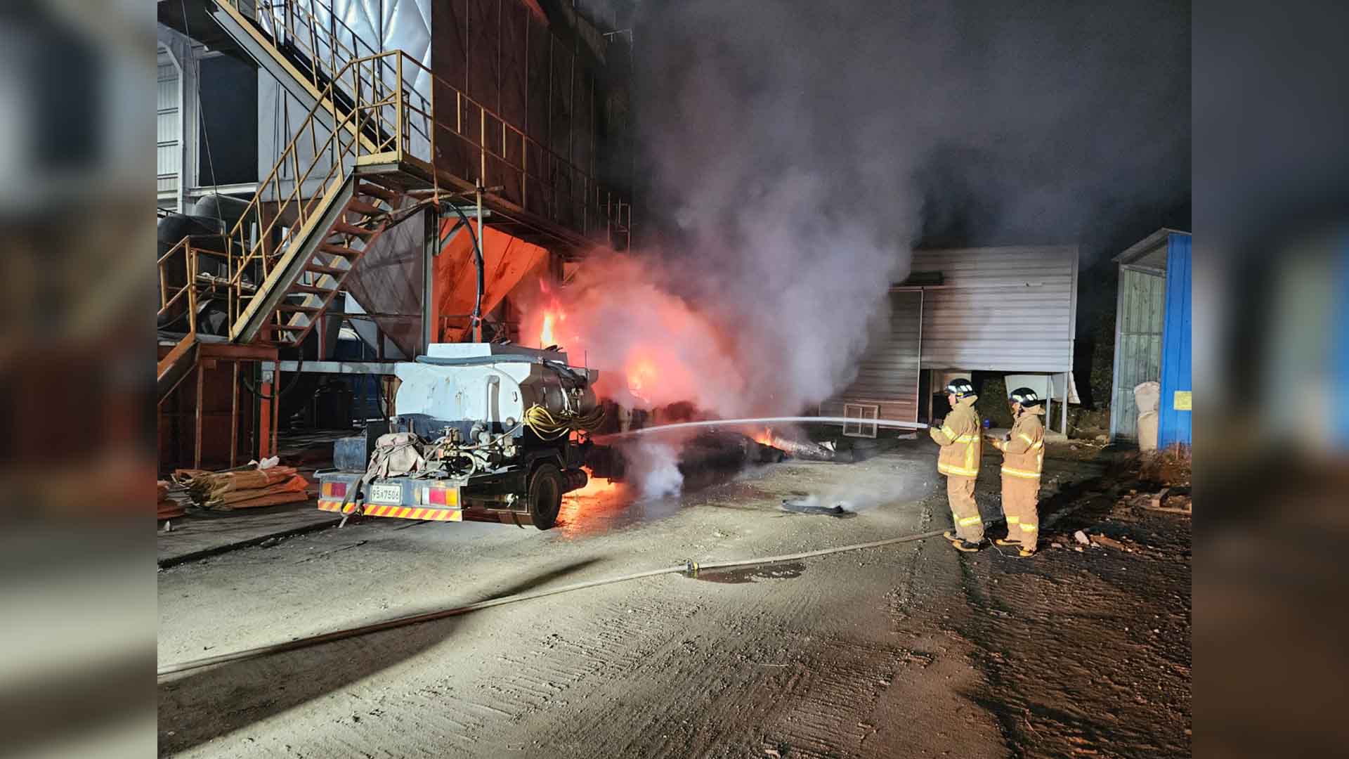 군산 폐기물 시설에서 화재.. 2,500만 원 피해