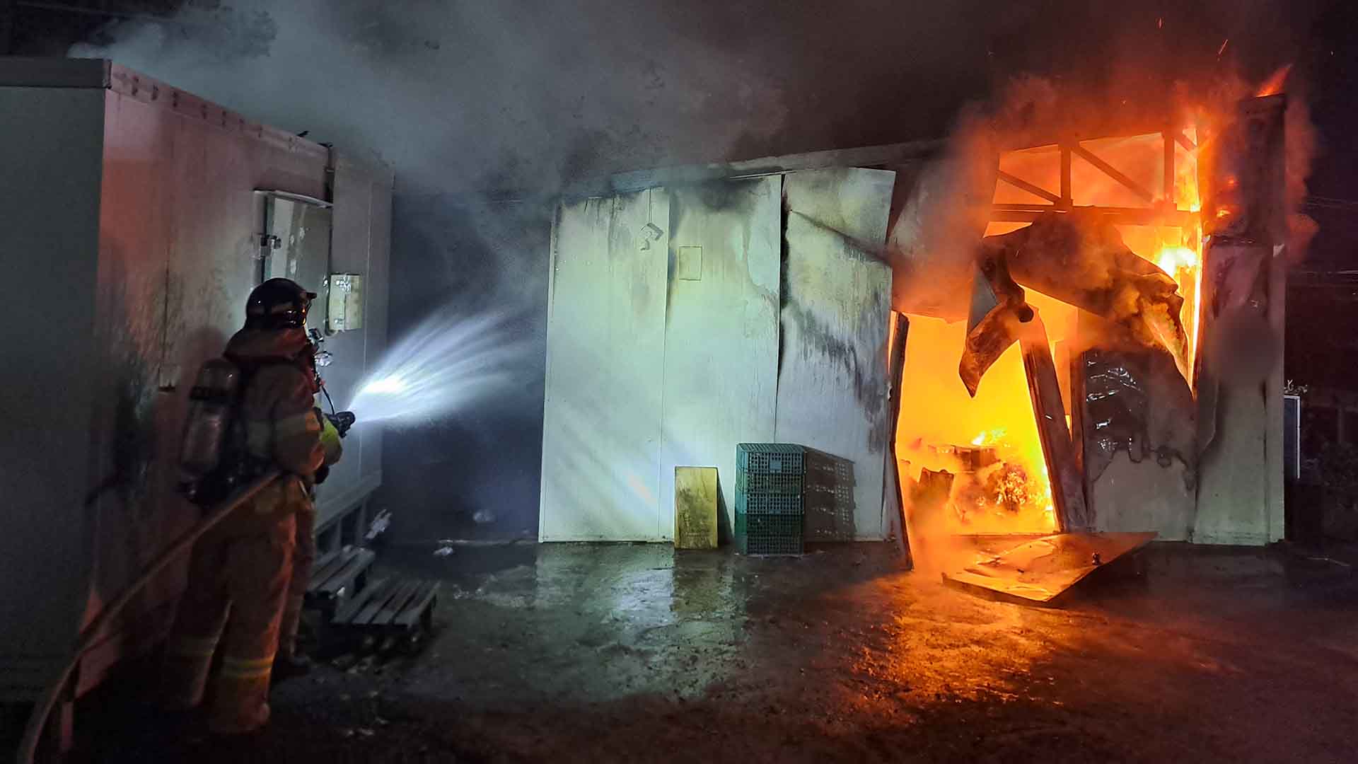 전주 음식점 창고에서 불.. 30분 만에 진화·인명 피해 없어