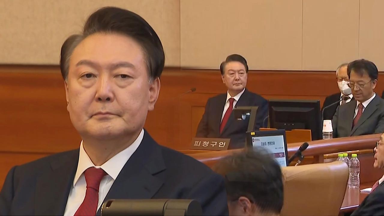 尹, 양복 차림으로 출석.. 헌재, 탄핵심판 3차 변론 개시