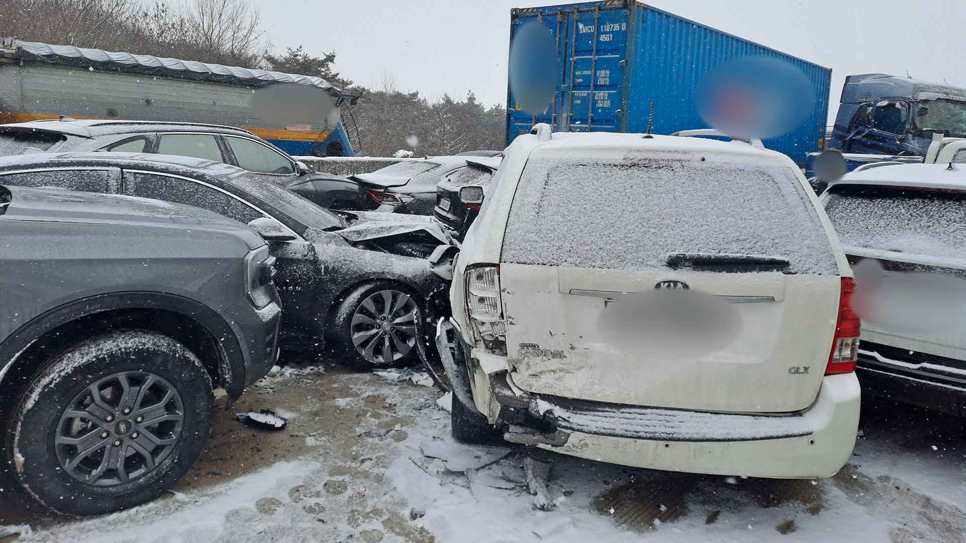 [속보] 순천완주 고속도로에서 차량 38대 연쇄 추돌.. 11명 중·경상