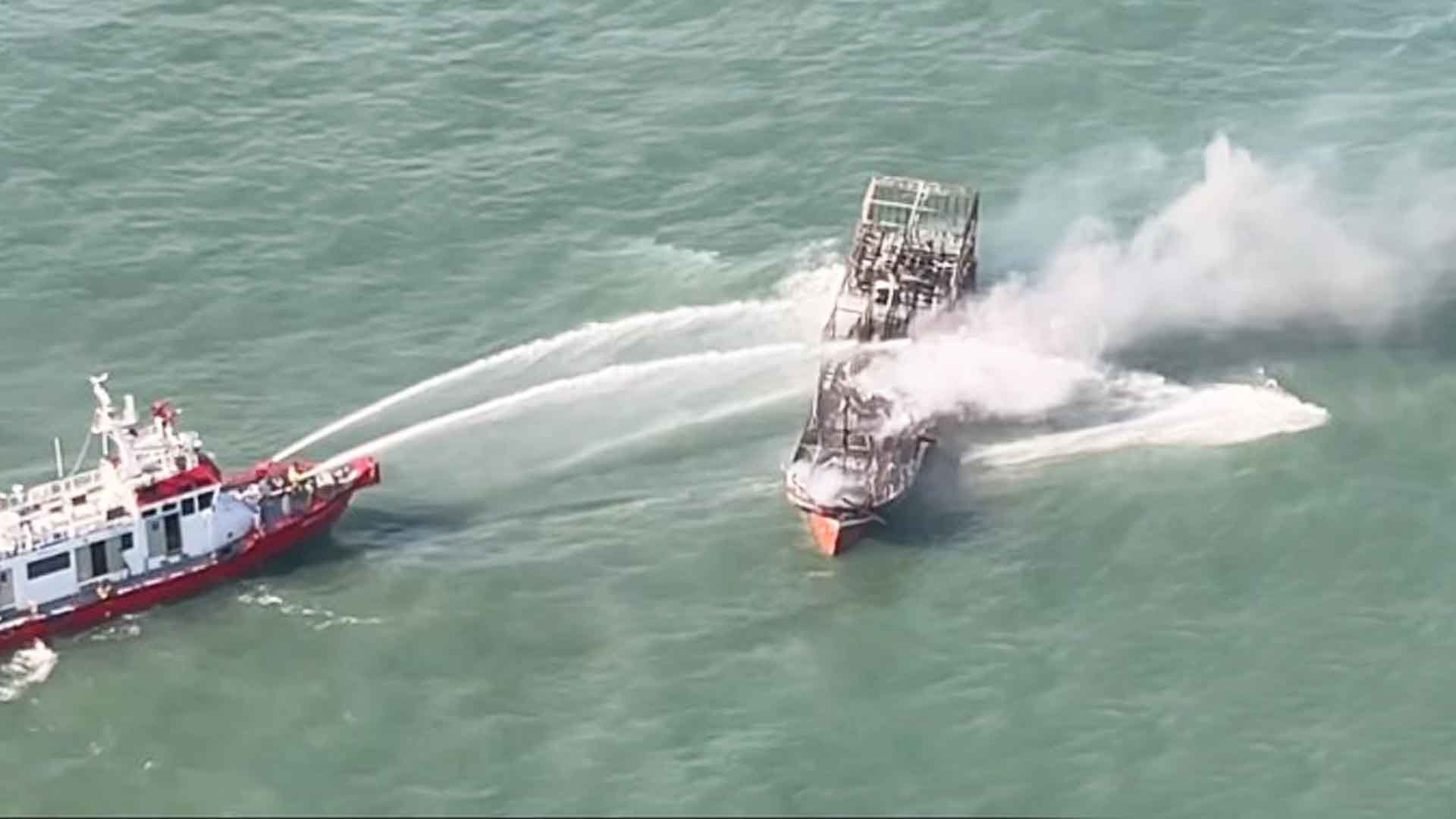 [5보] 부안 해역 어선 화재 5명만 구조..해양특수구조대 투입