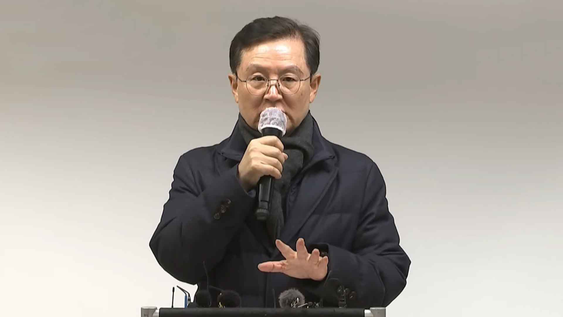 尹측 