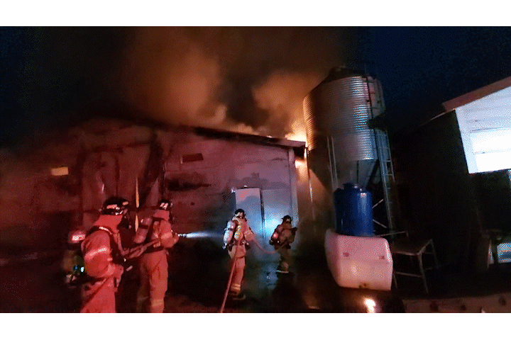 부안 양계장 큰 불.. 3만 5천마리 폐사 추정