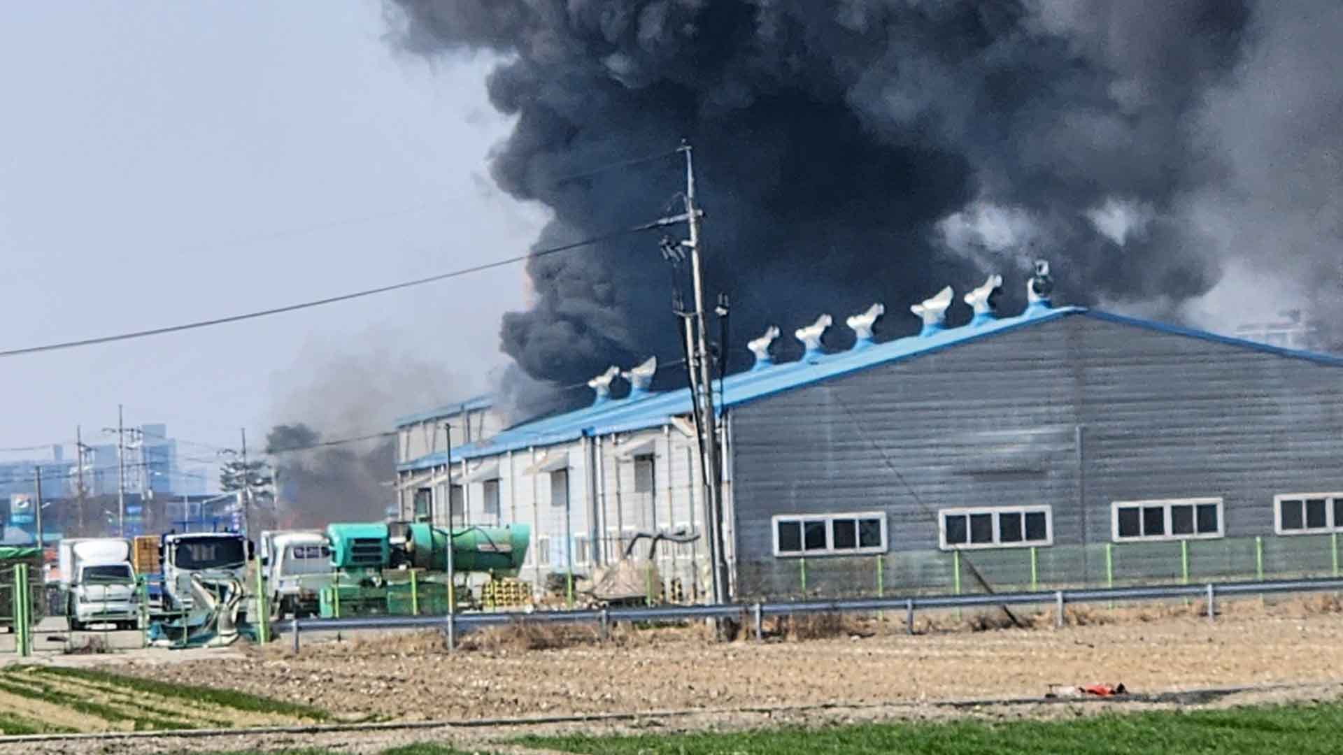 익산농협 미곡종합처리장 화재.. 소방당국 진화 중