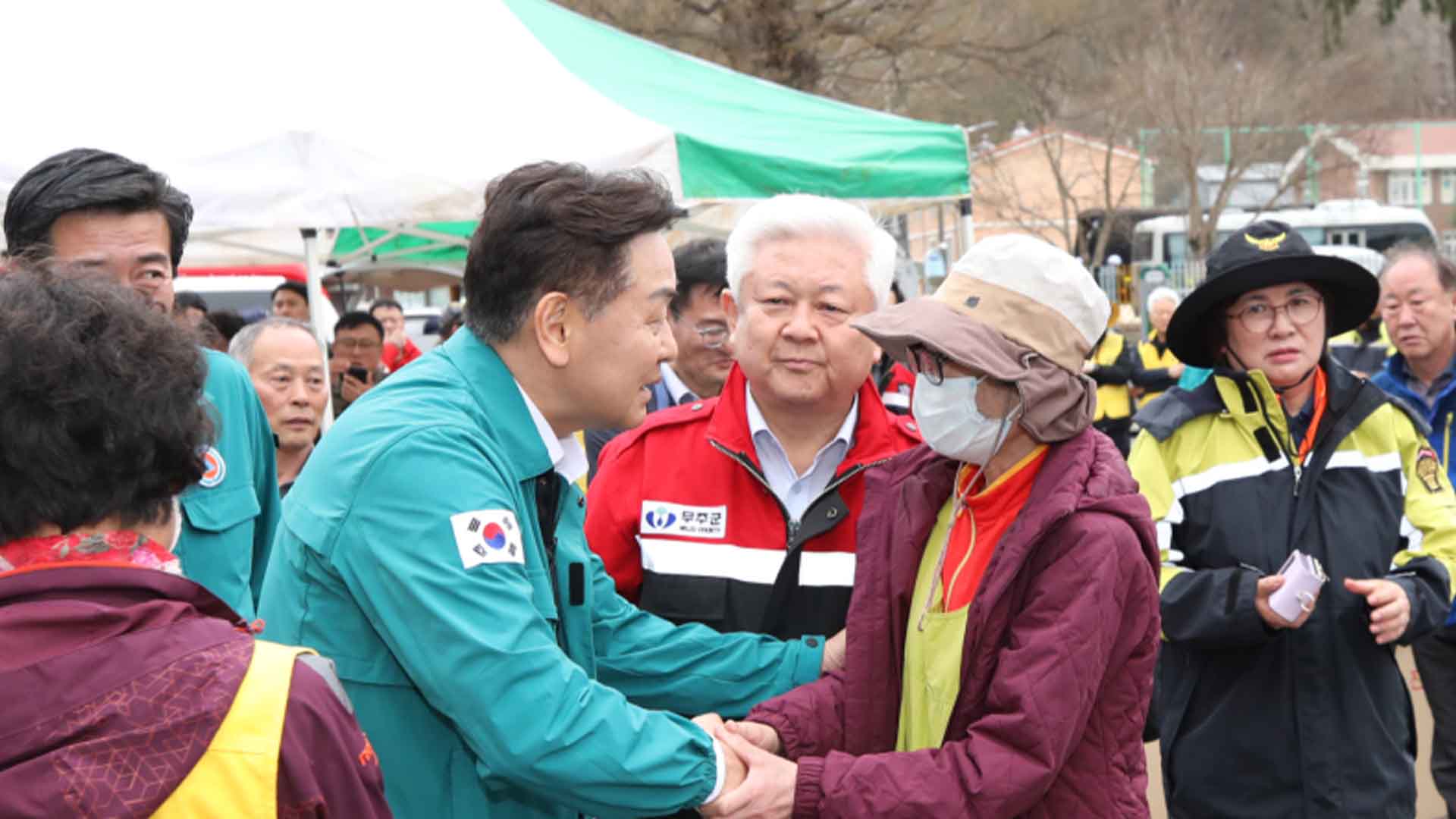 김관영 지사, 무주 산불 현장 방문.. 이재민 위로
