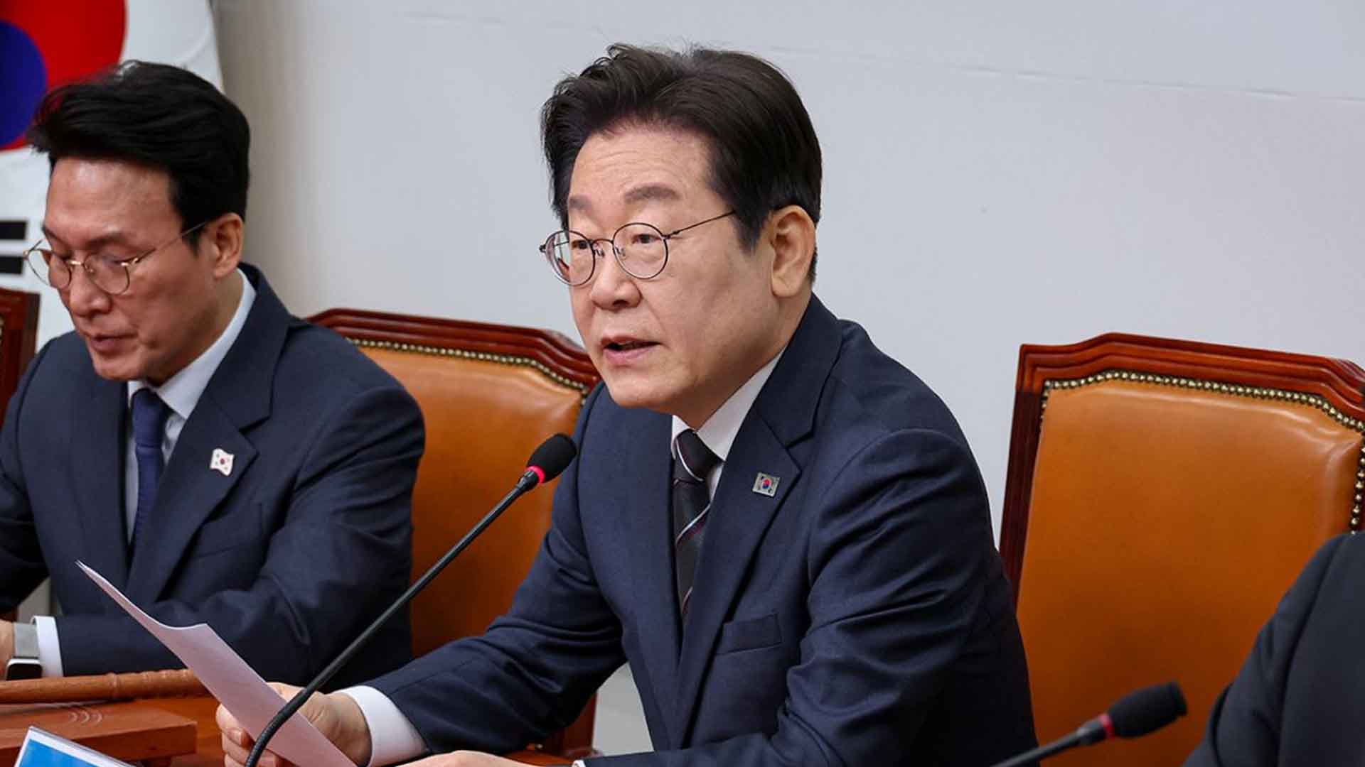 이재명, '尹탄핵 촉구' 시위 중 사망한 당원 조문