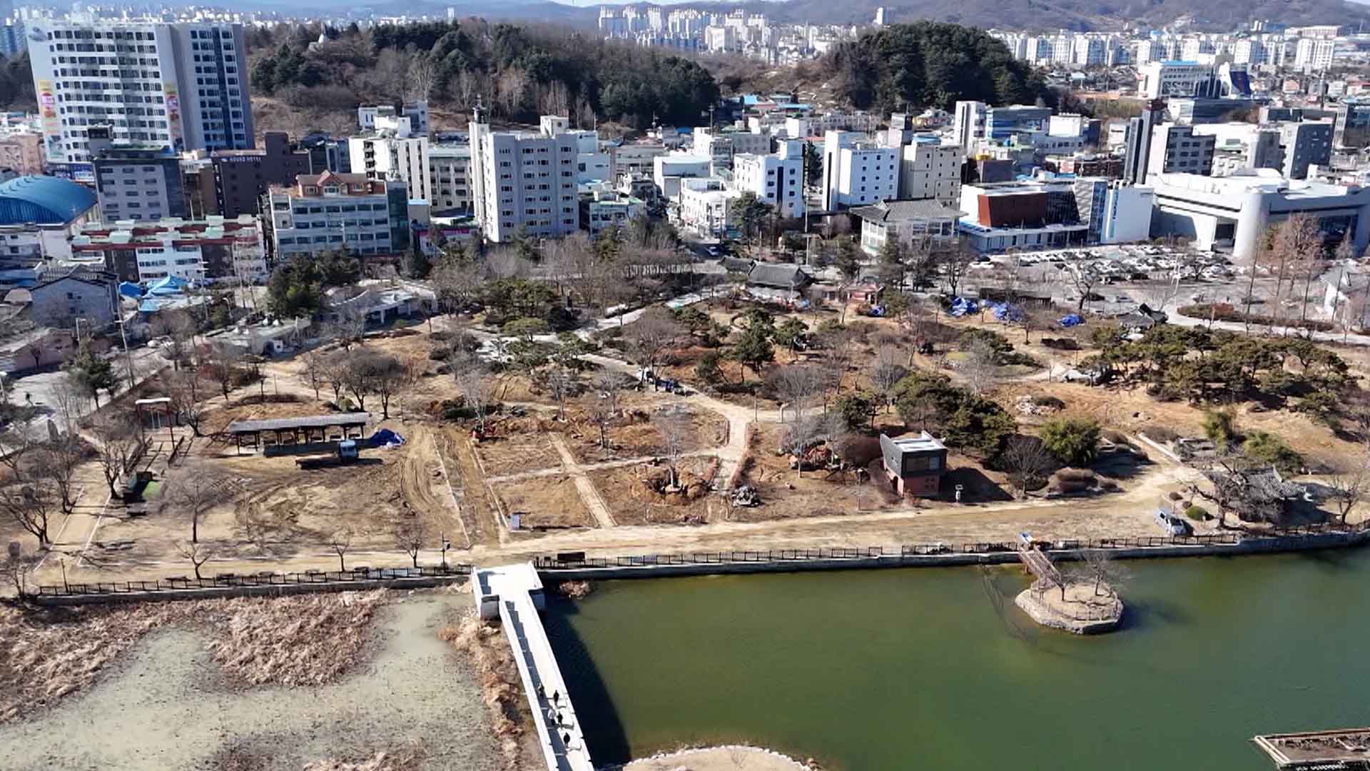 벌목에 고개 숙였지만 덕진공원 개발은 계속