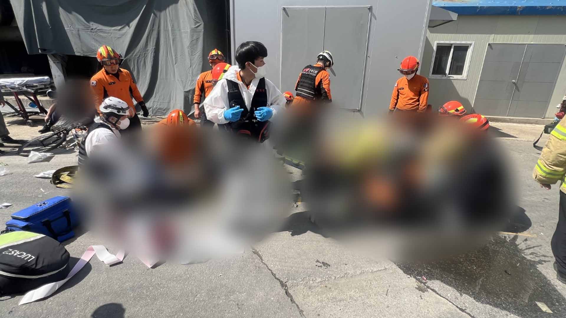 전주 제지공장서 직원 5명 맨홀 빠져.. 2명 심정지
