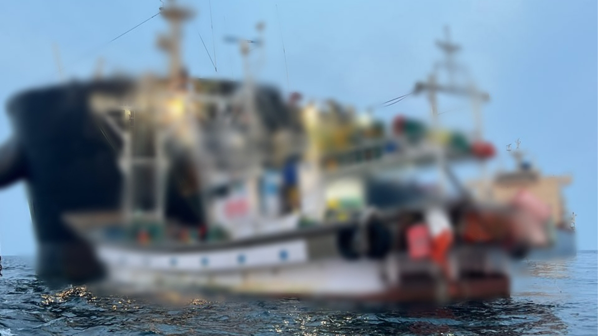 군산 앞바다에서 44만 톤 화물선에 어선 충돌.. 인명 피해 없어