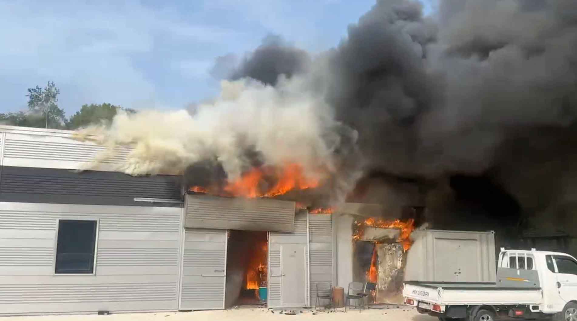 목재 제품 공장에서 화재.. 5,500만 원 피해