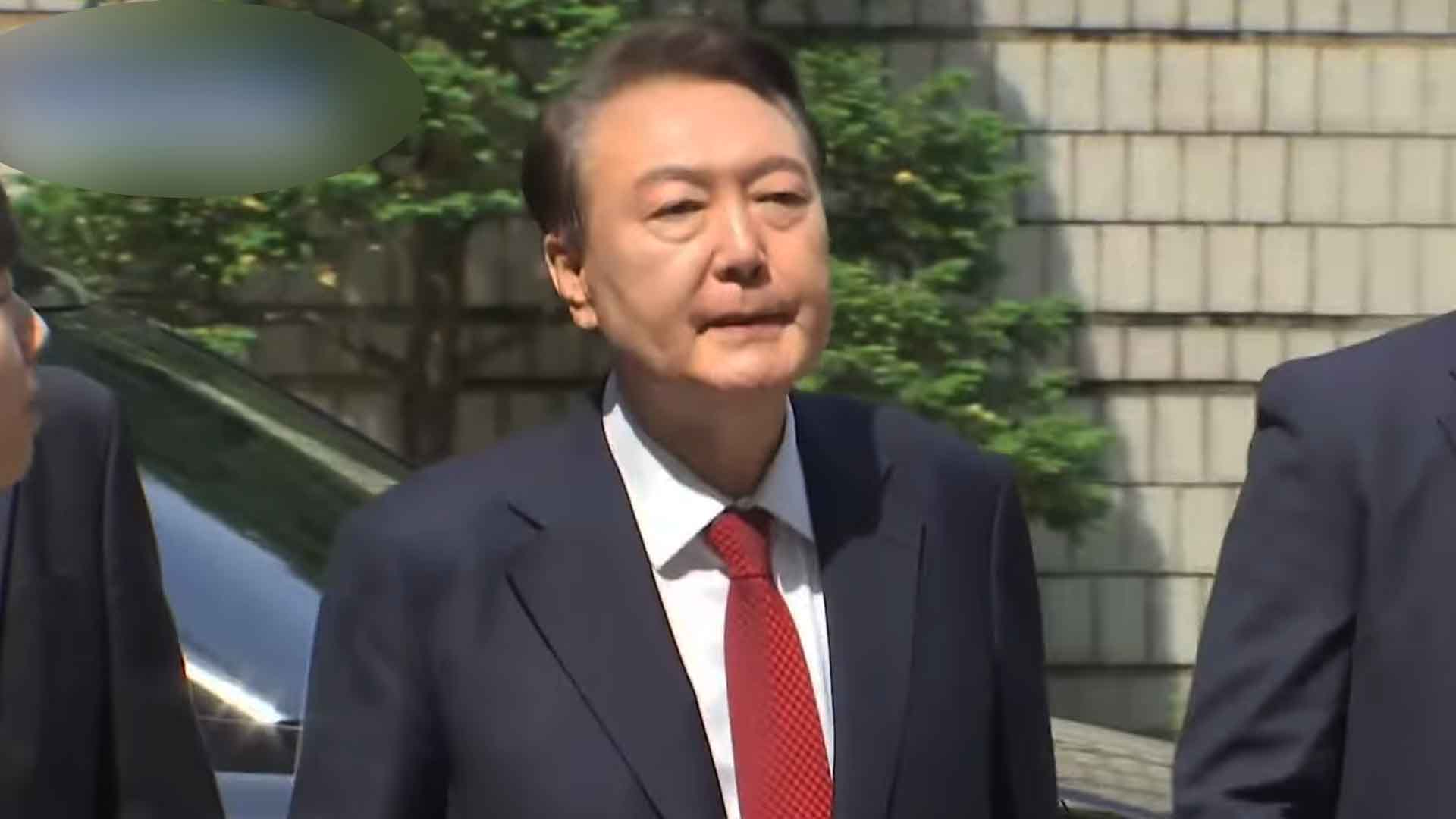 尹, 법원 출석.. '계엄 사과할 생각 없냐'는 질문에 '묵묵부답'