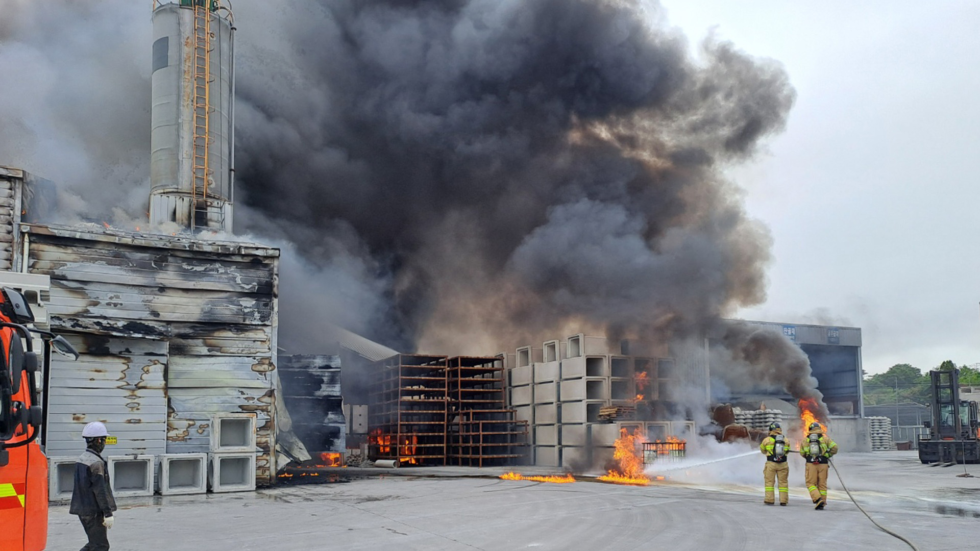 부안 콘크리트 공장 화재.. 3천만 원 재산피해
