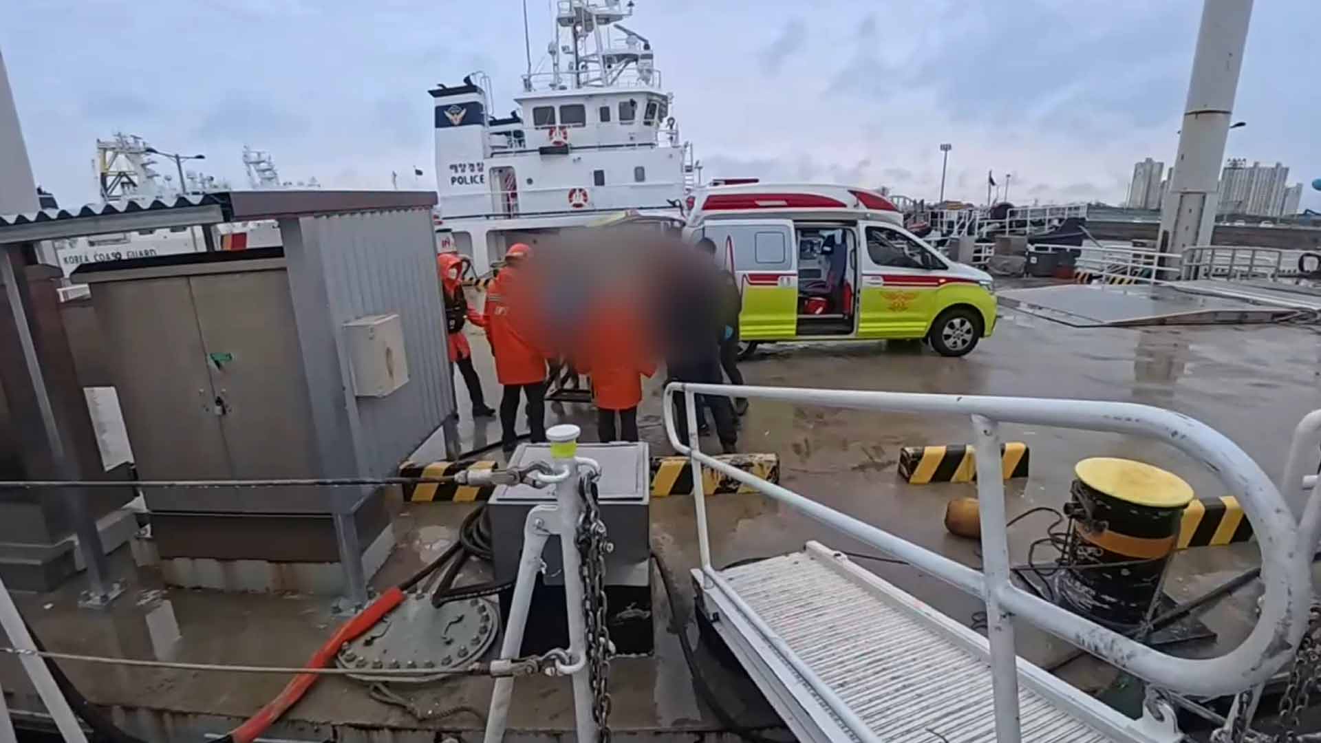 군산해경, 30대 저체온증 익수자 생명 구해