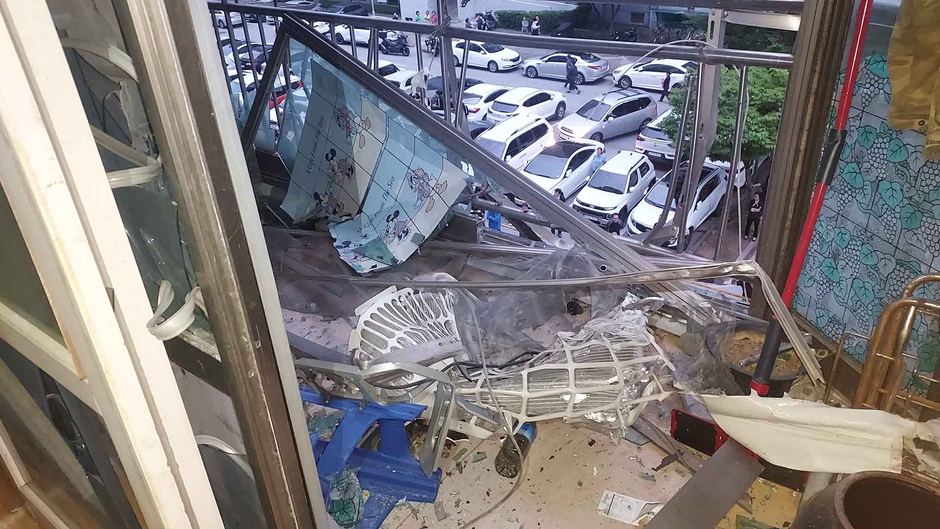 익산 아파트 에어컨 실외기 폭발.. 3세대 유리창 깨져