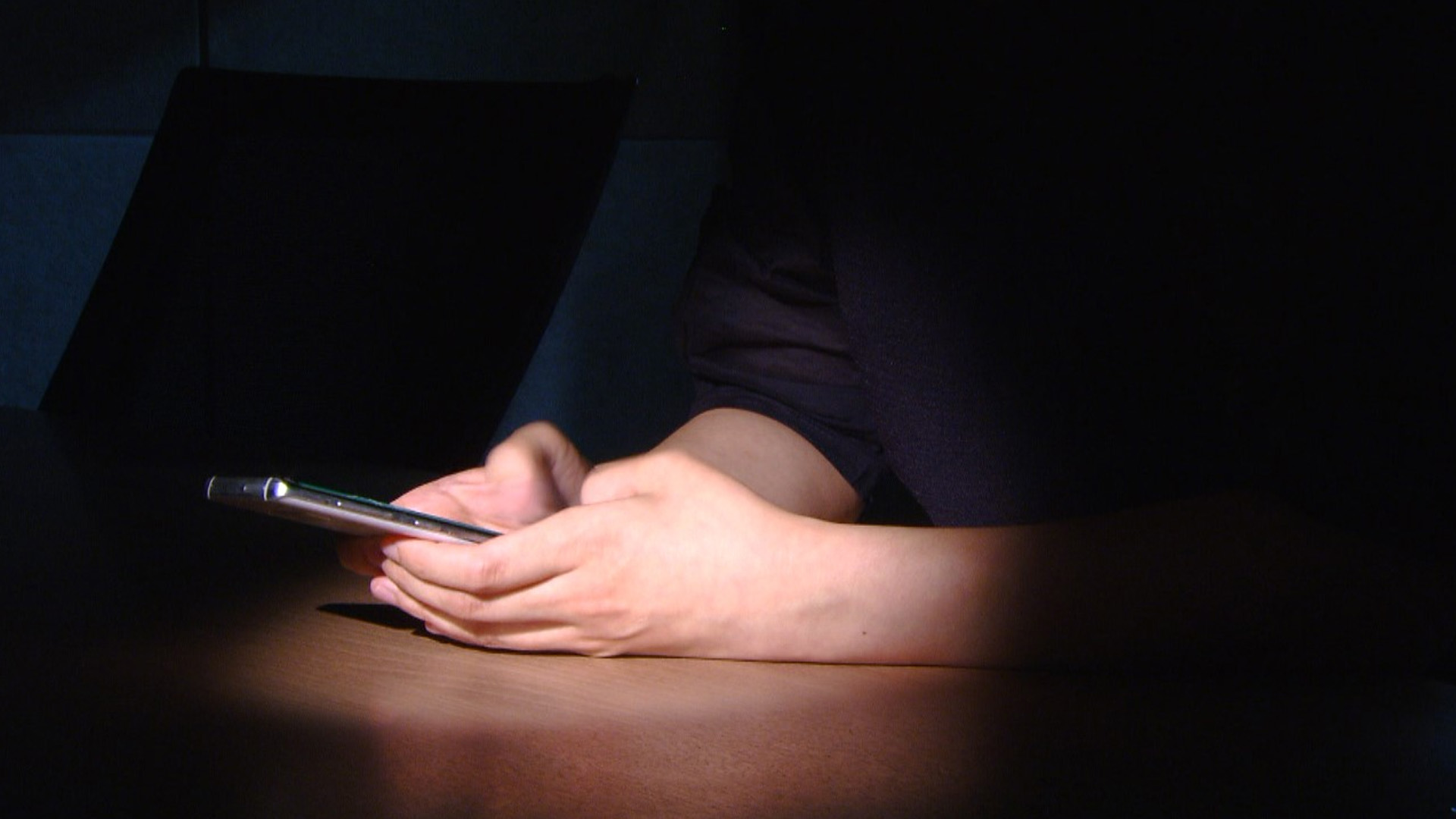 화장실서 몰카 촬영한 10대.. 현행범 체포